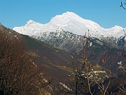 10 Zorzone in primo piano, sullo sfondo Arera, e Corna Piana